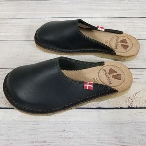 Duckfeet Blavand black leather mule shoe